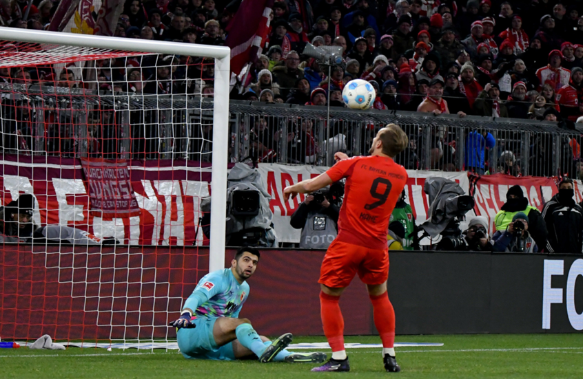 هاري كين يتوج بجائزة هدف العام في الدوري الألماني (فيديو)