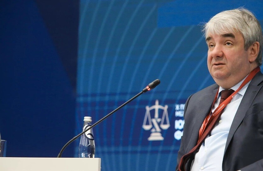 بوتين يقيل نائب وزير العدل من منصبه