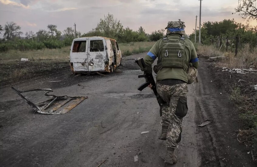 خبير عسكري: القوات الأوكرانية تعاني من مشكلة على خط الجبهة والوقت أمامها ينفد