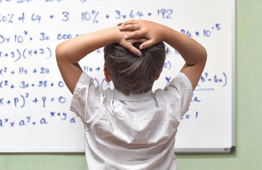 "قلق الرياضيات" لدى الأهل يحد من تفوق أطفالهم في الحساب!