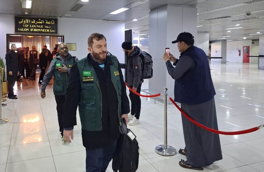 "بالعراضة الشامية".. احتفاء السوريين بوصول فريق طبي سعودي إلى دمشق يثير تفاعلا (فيديوهات)