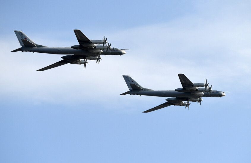 قاذفتان من طراز "تو-95إم إس" تحلقان فوق بحر بارنتس والبحر النرويجي (فيديو)