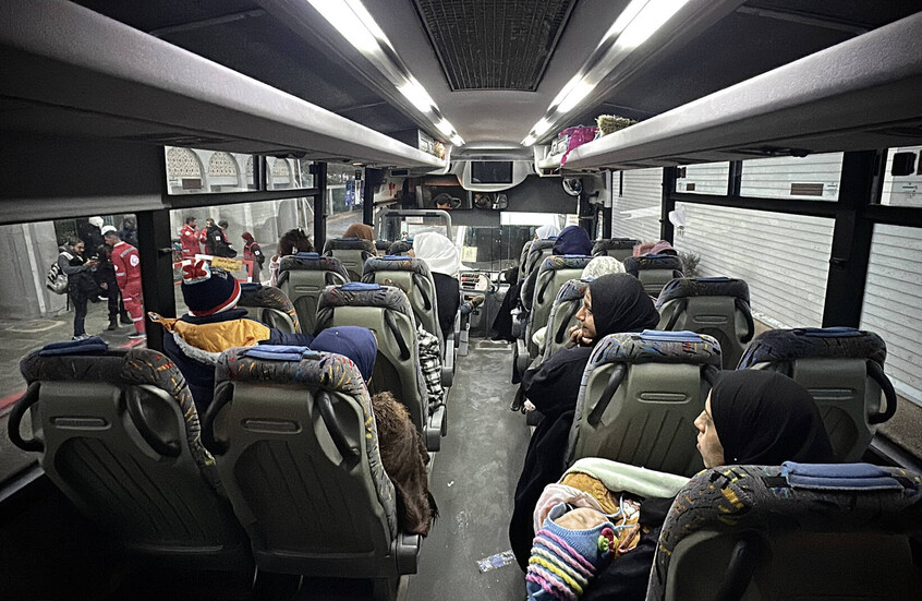 الدفعة الرابعة من مرضى وجرحى غزة تغادر مستشفى "غزة الأوروبي" للعلاج في الخارج (فيديو)