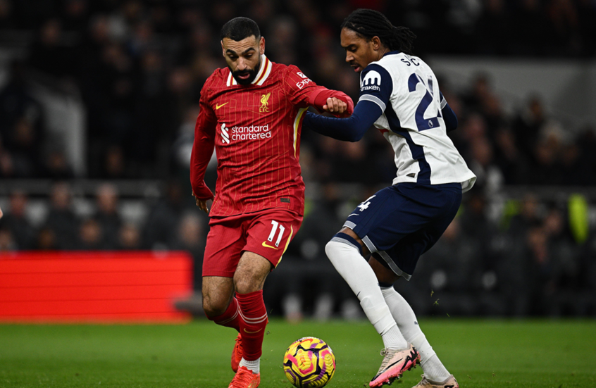 مدافع توتنهام يتحدى صلاح عشية المباراة المصيرية بين فريقيهما في كأس الرابطة