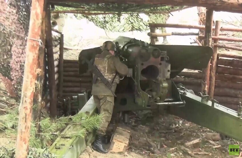 مدفعية مجموعة القوات "دنيبر" تدمر مواقع العدو في خيرسون