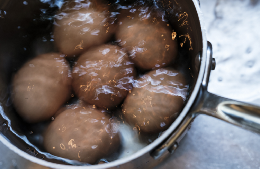 أفضل طريقة لسلق البيض بشكل مثالي!