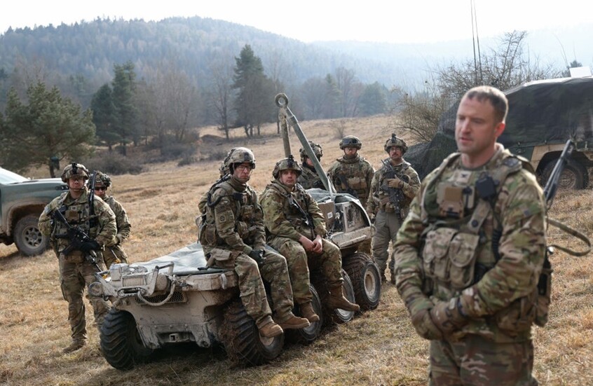 البنتاغون يرسل المزيد من القوات العاملة لضبط حدود الولايات المتحدة مع المكسيك