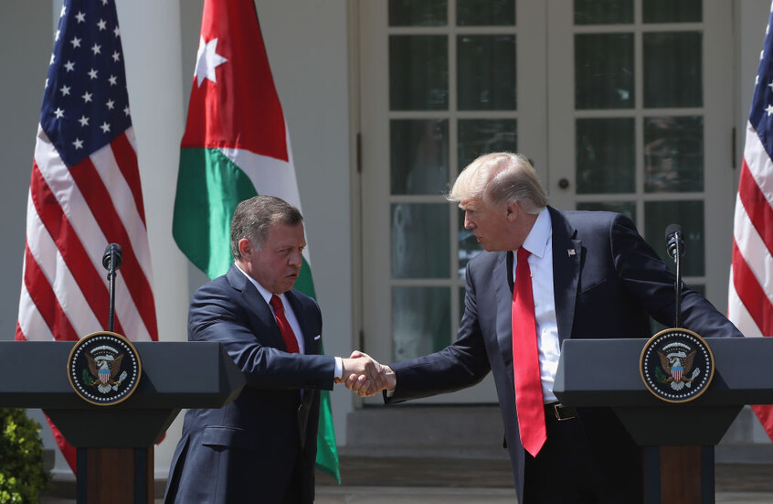 قبيل لقائه ملك الأردن.. ترامب: أعتقد أنه سيأخذ الفلسطينيين