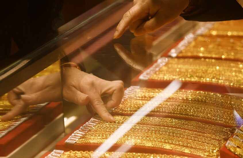 صعود أسعار الذهب إلى مستوى قياسي