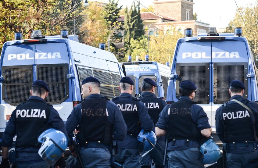 إيطاليا تعتقل حوالي 130 شخصا في عملية مكافحة المافيا