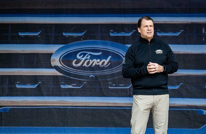 مدير شركة "فورد" يتهم ترامب بخلق حالة من الفوضى في صناعة السيارات الأمريكية