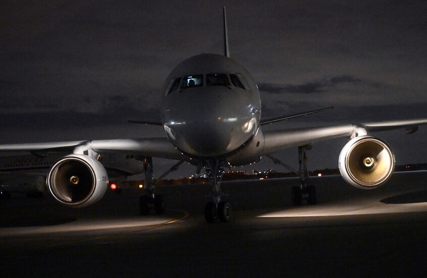 وصول المواطن الروسي المفرج عنه في الولايات المتحدة ألكسندر فينيك إلى موسكو (فيديو)