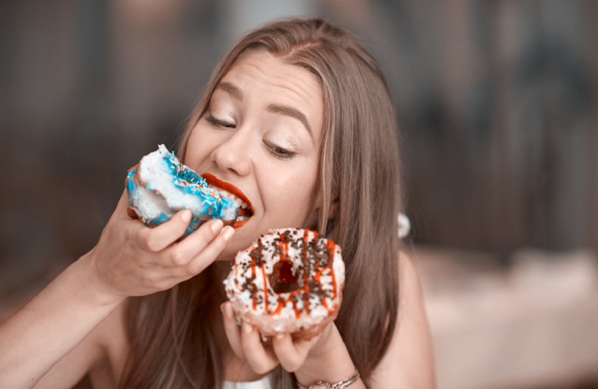 لماذا يصعب مقاومة الحلوى بعد الوجبات؟.. دراسة تكشف السر