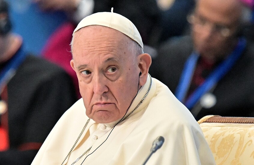 بابا الفاتيكان يدعو لرفع العقوبات عن روسيا