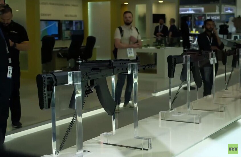 أسلحة روسية حديثة تعرض لأول مرة في "IDEX 2025" بالإمارات