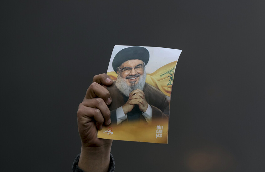 رجل أعمال خليجي شهير يعلق على تشييع نصر الله بحضور رسمي