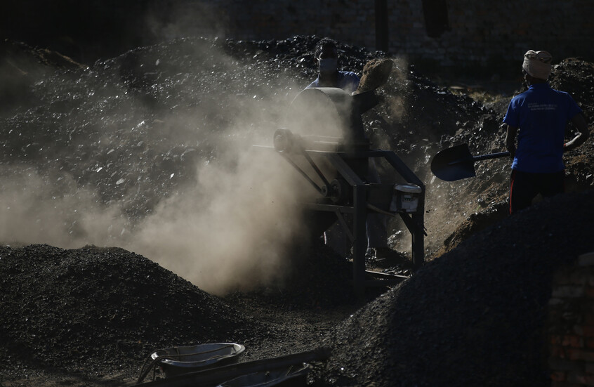 هبوط أسعار الفحم في آسيا إلى أدنى مستوى منذ 2021