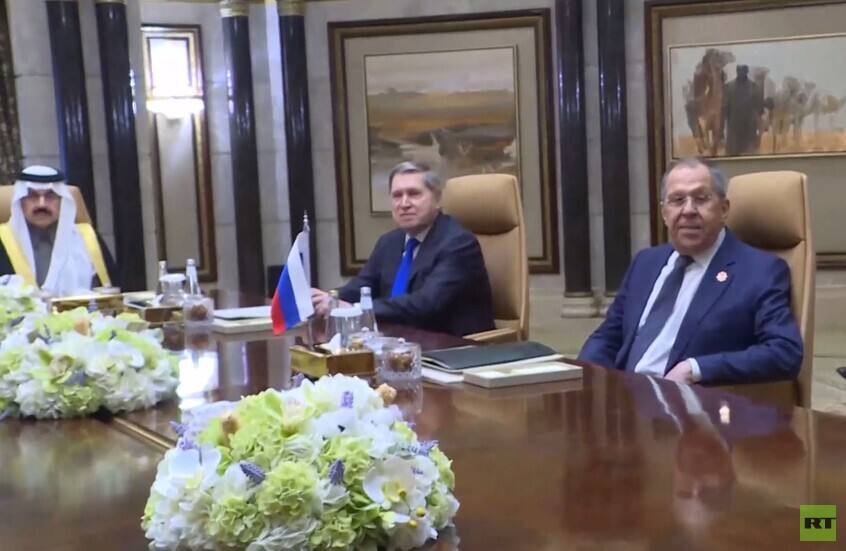 الوفد الروسي يصل إلى مكان انعقاد المباحثات الروسية الأمريكية بالدرعية في العاصمة السعودية