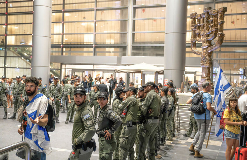 إعلام عبري: "مخاوف أمنية" تجبر جندييَن إسرائيلييَن على إنهاء إجازتهما والعودة من أمستردام على عجل