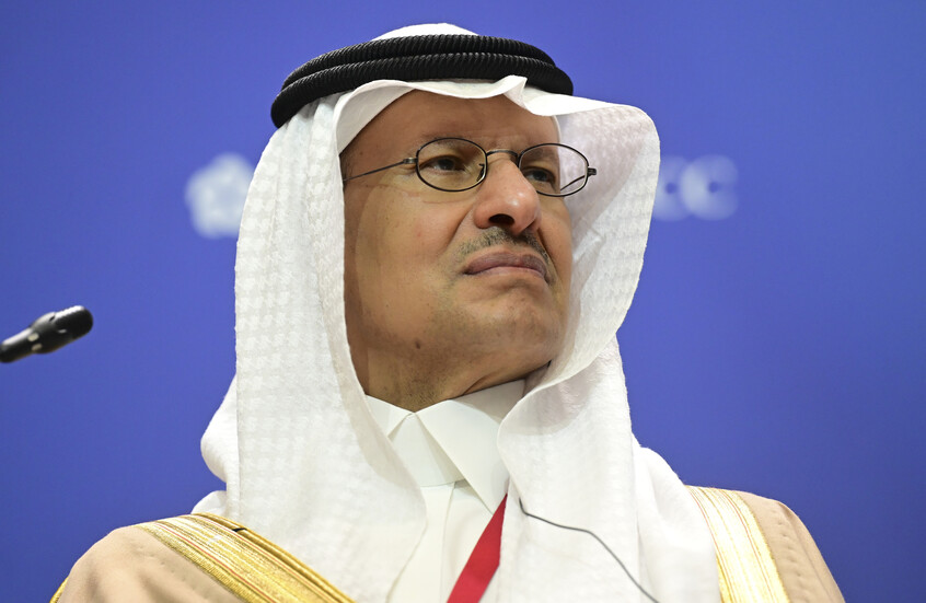 الأمير عبد العزيز بن سلمان يكشف سر رباطة جأش السعوديين والمجال الذي سيعمل فيه إذا ترك وظيفته (فيديو)