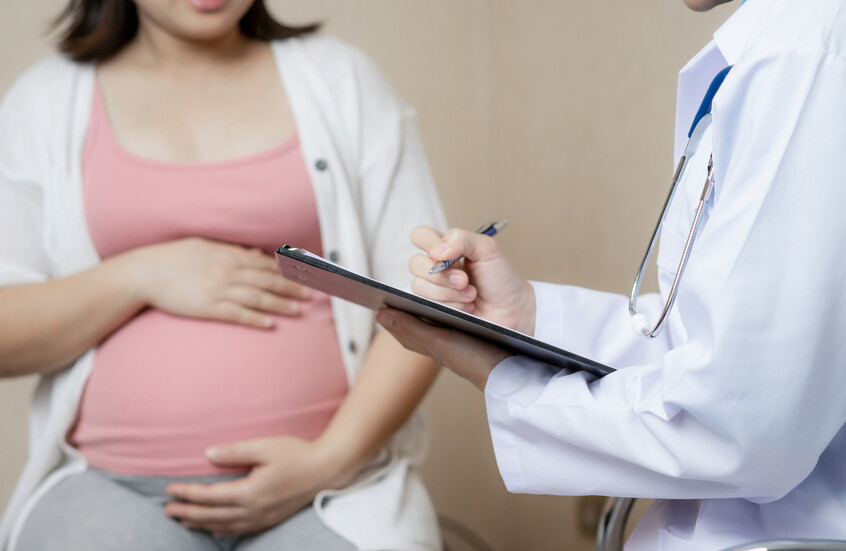 طفل من أصل إفريقي لأم بيضاء يكشف خطأ فادحا في عيادة للإخصاب