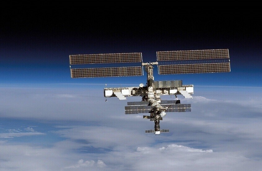 خبير: ماسك "يسبق القاطرة" بإخراج المحطة الفضائية الدولية من مدارها