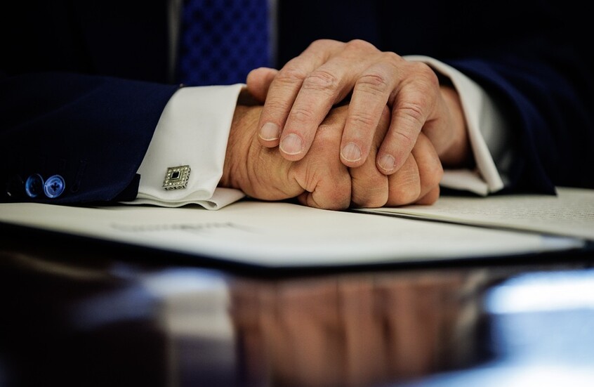 ابن ماسك يجبر ترامب على استبدال أثاث المكتب البيضاوي (فيديو)