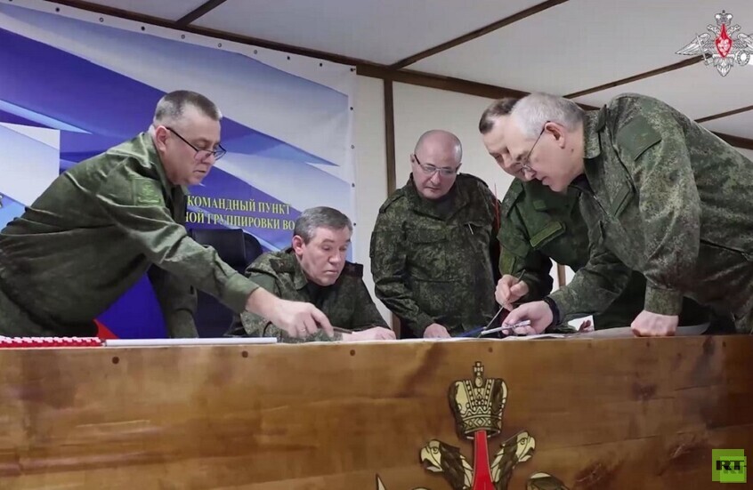 رئيس الأركان الروسية يتفقد مجموعة قوات "الجنوب" في منطقة العملية الخاصة (فيديو)