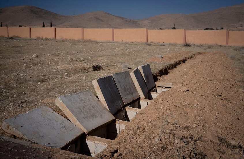 تقديرات بوجود أكثر من 50 جثة.. الأمن العام بمحافظة درعا السورية يكتشف مقبرة جماعية (صورة)