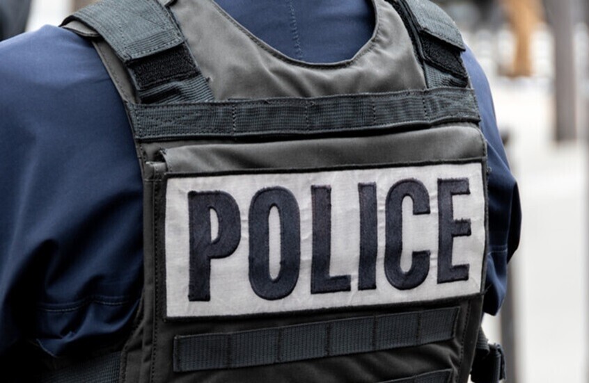 فرنسا.. مقتل شخص وإصابة 5 عناصر من الشرطة في عملية طعن والمشتبه به على قائمة الإرهاب (صور + فيديو)