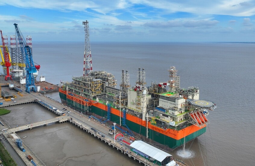 بالكاد بدأ التصدير إلى أوروبا.. مخاوف من كارثة بحرية عقب تسرب للغاز من حقل قبالة سواحل موريتانيا