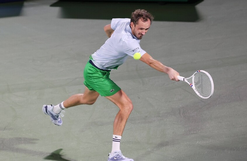 الروسي مدفيديف إلى ثاني أدوار بطولة دبي (فيديو)