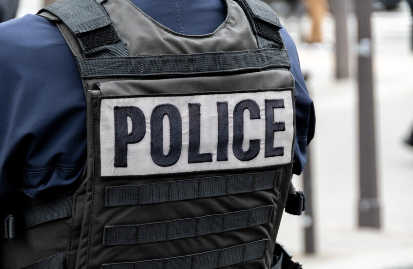 الشرطة الفرنسية: قتلنا شخصا هاجم عناصرنا بسكين في العاصمة باريس (فيديو)