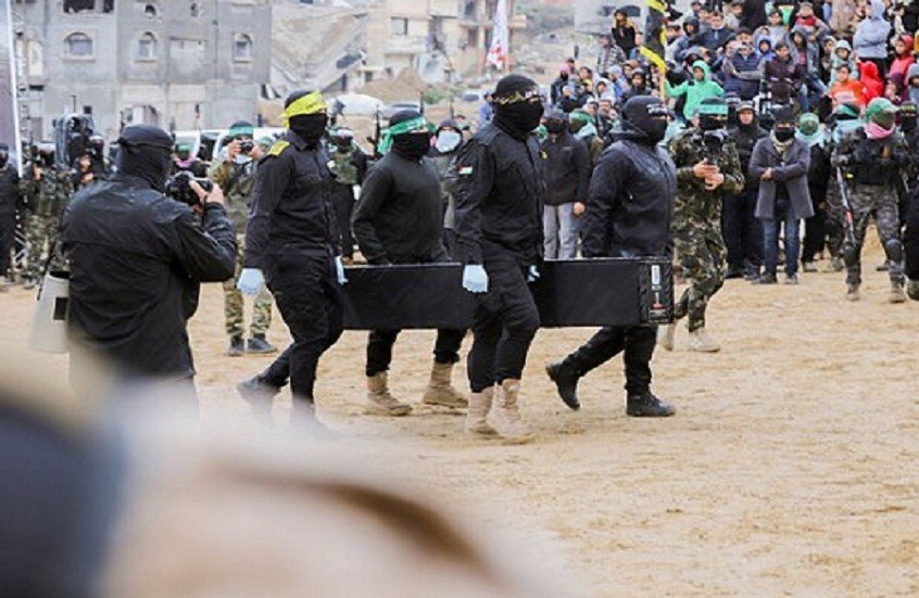 أبو عبيدة يعلن عن أسماء 4 أسرى إسرائيليين سيتم تسليم جثامينهم "الليلة"