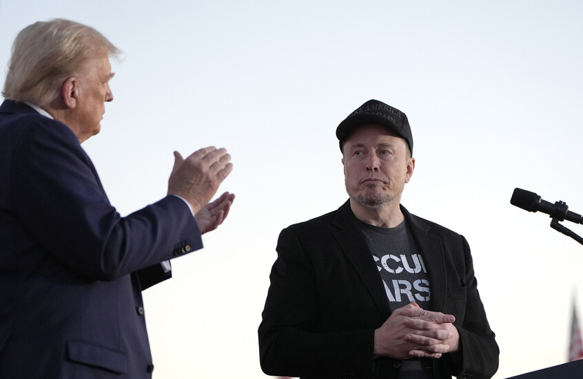 اختراق صادم.. فيديو مثير لترامب وماسك يهز مقرا وزاريا أمريكيا!