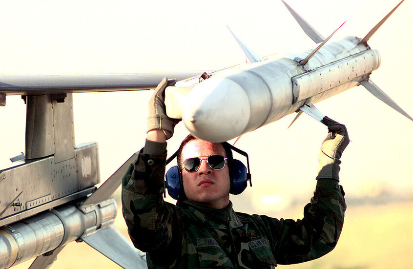 إسرائيل تستعرض صاروخ AIM-120D المتطور ردا على طموحات مصر العسكرية