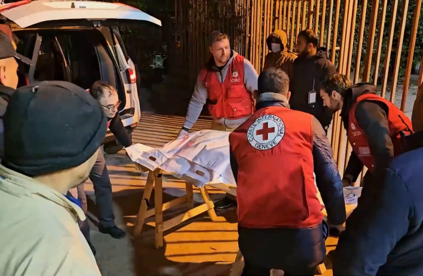 الصليب الأحمر يعيد جثمان سيدة فلسطينية سلمته حماس لإسرائيل بالخطأ