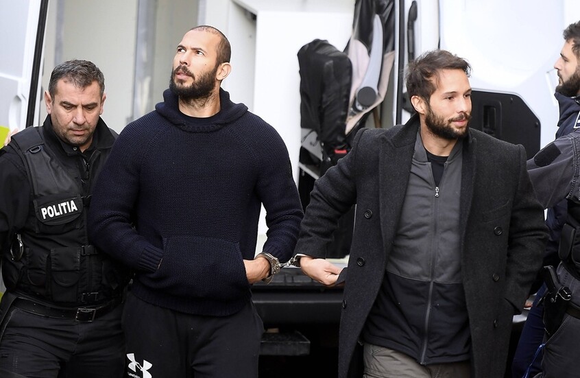 الأخوان المدونان تيت المتهمان بتهريب البشر برومانيا يصلان إلى الولايات المتحدة