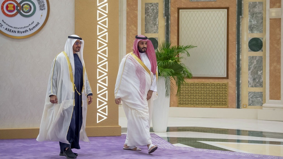 الرئيس الإماراتي وولي العهد السعودي يؤكدان أن "حل الدولتين" أفضل ضمان لاستقرار الشرق الأوسط