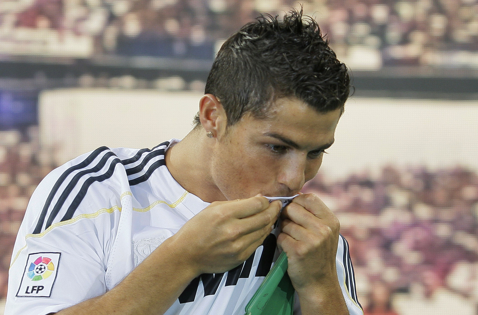 بعد بلوغه عامه الـ40.. رسالة من ريال مدريد إلى رونالدو (صورة)