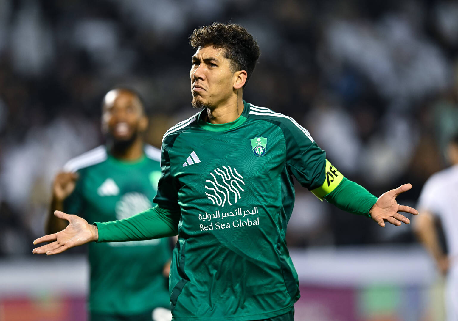 روبرتو فيرمينو يتسبب في أزمة لبرشلونة