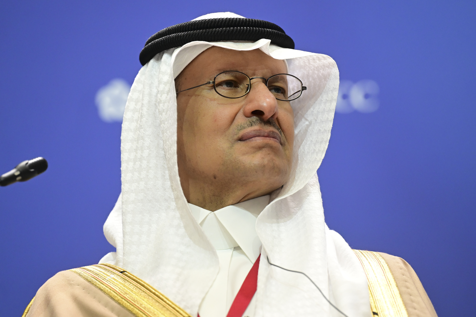 الأمير عبد العزيز بن سلمان يكشف سر رباطة جأش السعوديين والمجال الذي سيعمل فيه إذا ترك وظيفته (فيديو)