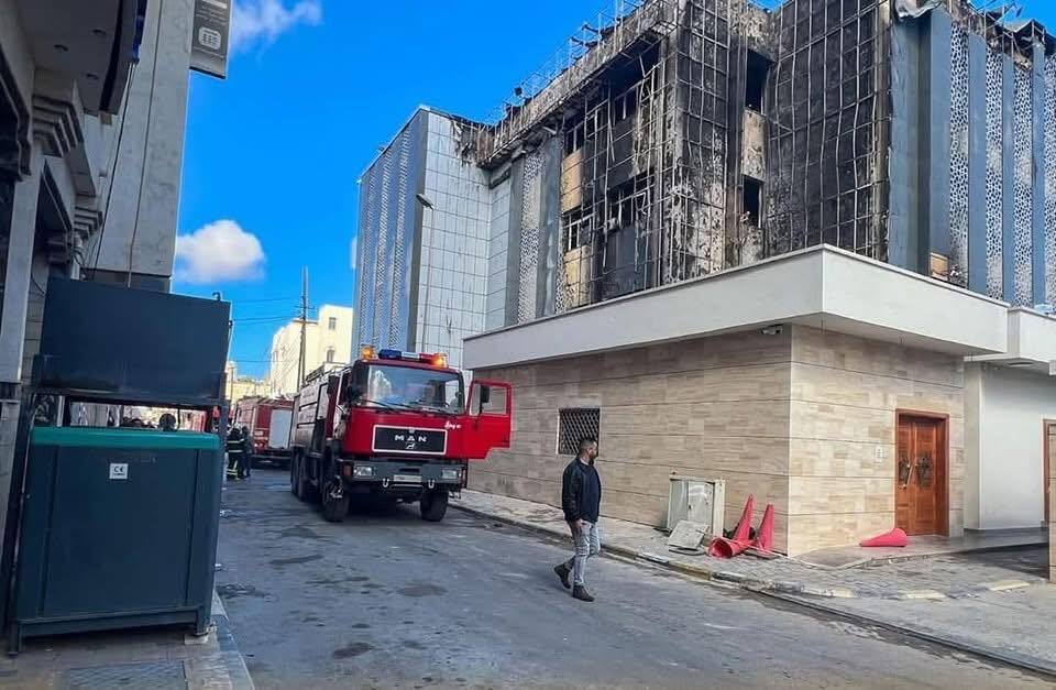 ليبيا.. عقب سيجارة وراء حريق مجمع محاكم مصراتة والمباحث الجنائية تحذر من الشائعات