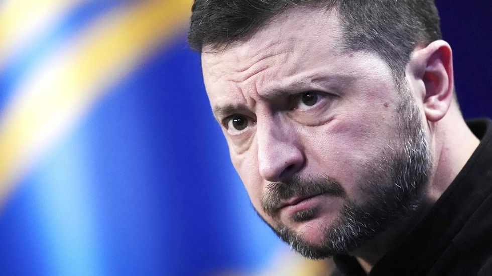زوجة زيلينسكي تكشف موعد رحيل زعيم نظام كييف عن منصبه
