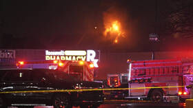 أنباء أولية عن سقوط قتلى في تحطم طائرة في فيلادلفيا الأمريكية واشتعال النيران في منازل (فيديوهات)