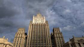 الخارجية الروسية تؤكد أهمية عرض الممارسات الدموية للقوات الأوكرانية على كل المنابر الدولية