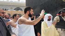 عمرة الرئيس السوري أحمد الشرع تحصد مئات آلاف المشاهدات بساعات قليلة (فيديوهات + صور)