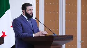 ماكرون يهنئ الشرع برئاسة سوريا في المرحلة الانتقالية ويدعوه لزيارة فرنسا