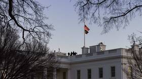 قاض أمريكي يجمد مؤقتا خطة ترامب لتشجيع موظفي الحكومة الاتحادية على الاستقالة