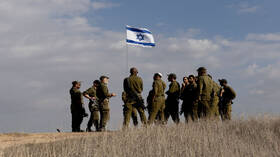 وزير الدفاع الإسرائيلي يوبخ رئيس المخابرات ويمنع انتقاد خطة ترامب لتهجير سكان غزة